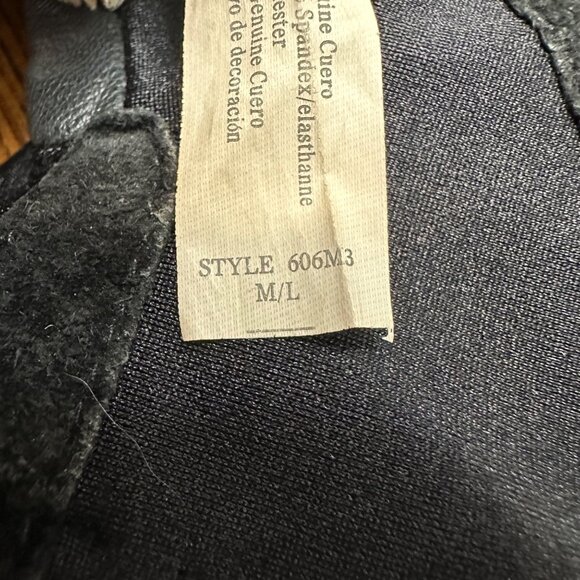 Isotoner Gloves Women Black Leather M/L Stretch Touchscreen Fuzzy Lining - Picture 7 of 8